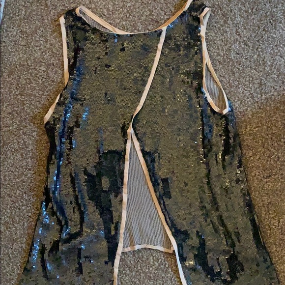 Top - Picture 2 of 2